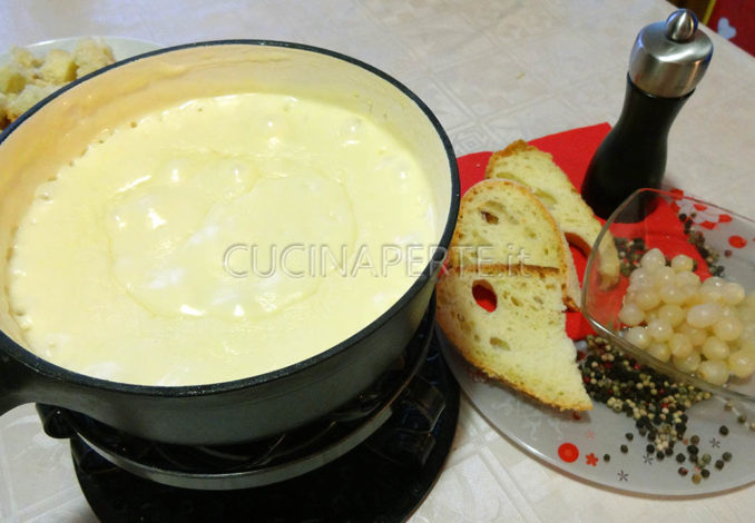 Fondue pane, cipolline e pepe