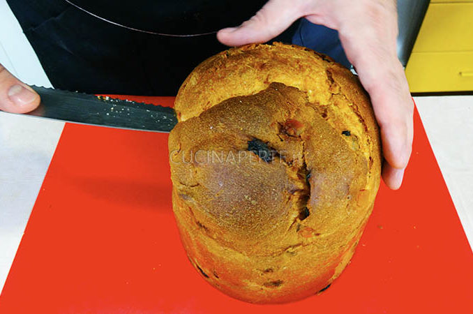 Tagliare il panettone