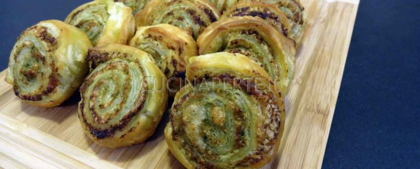 Girelle di sfoglia al pesto