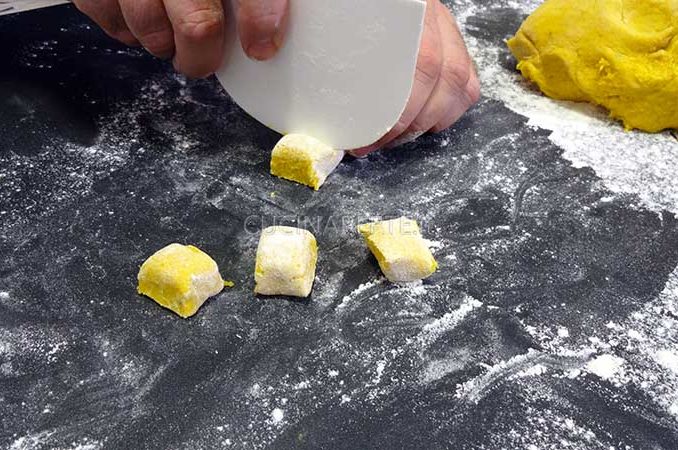 Tagliare gli gnocchi