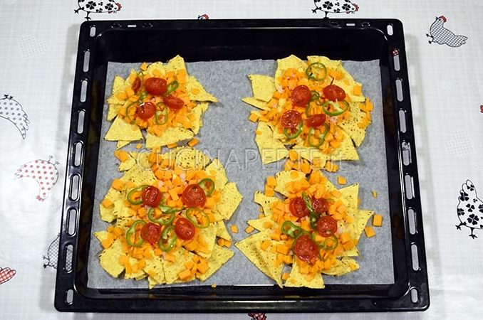 Nachos formaggio e pomodori