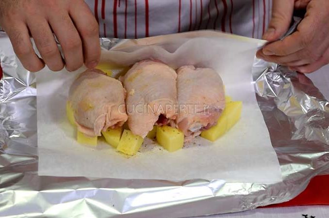 Pollo in carta da forno e alluminio