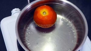 Sbollentare in acqua pomodori concassé
