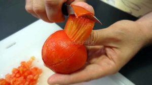 Rimuovere la pelle pomodori concassé