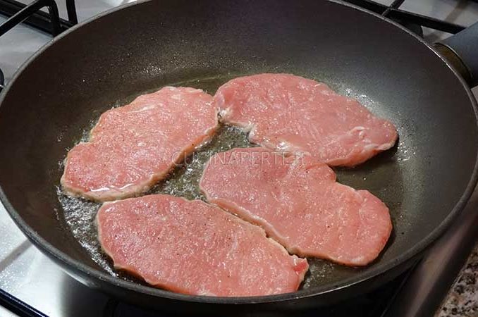 Rosolare la carne in padella
