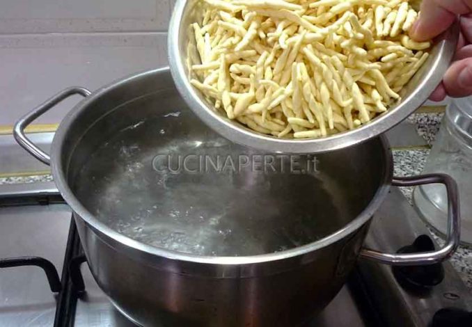 Cuocere la pasta