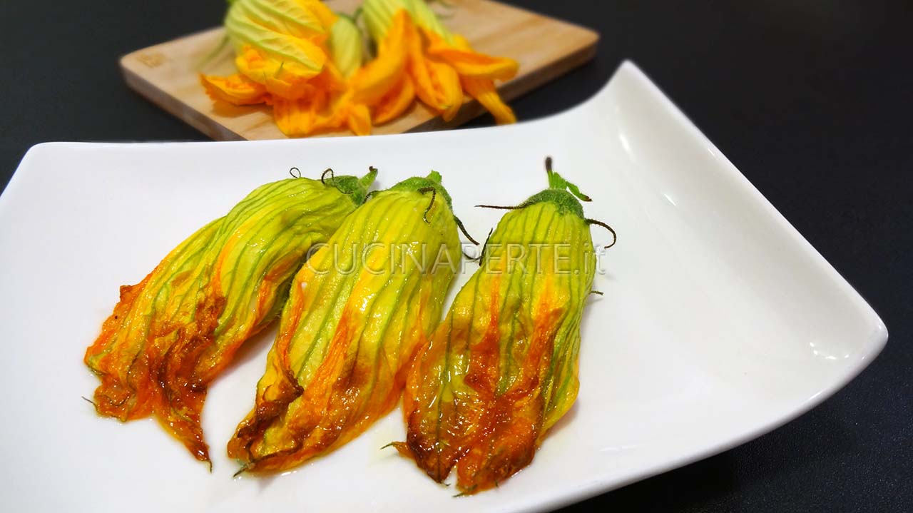 fiori di zucca al forno con mozzarella e pangrattato