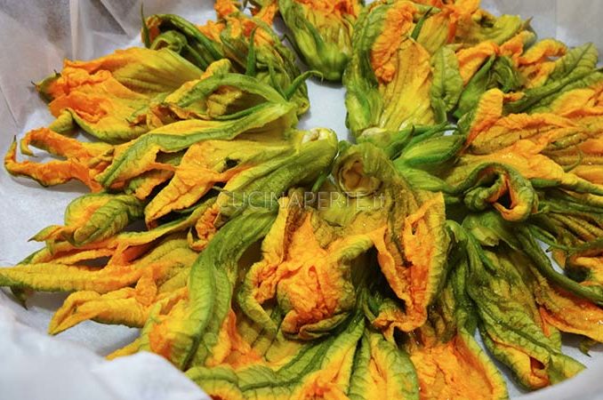 Stendere i fiori di zucca