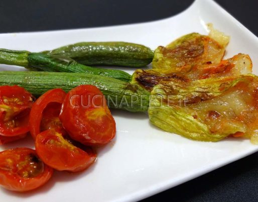 Zucchine con fiore al forno