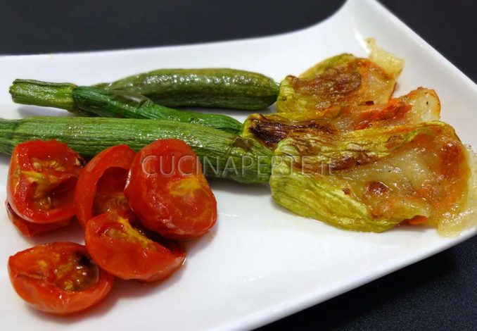 Zucchine con fiore al forno