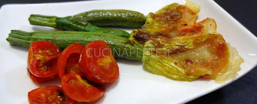 Zucchine con fiore al forno