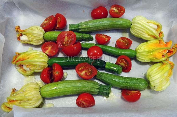 Zucchine e pomodorini in teglia