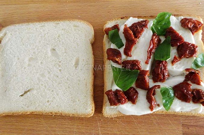 Toast pomodori secchi