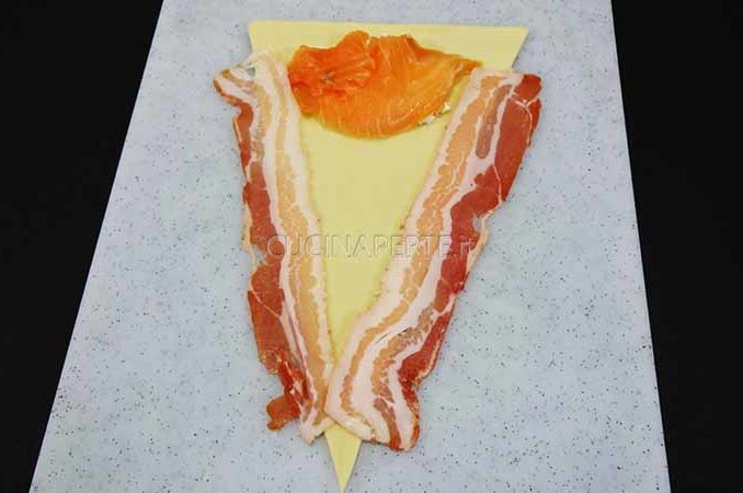 Disporre le fette di bacon