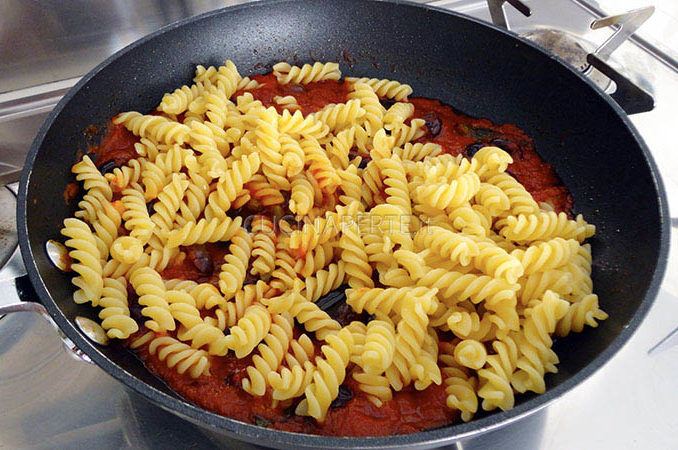 pasta con sugo