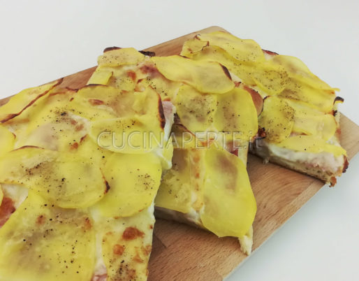 pizza con patate e prosciutto