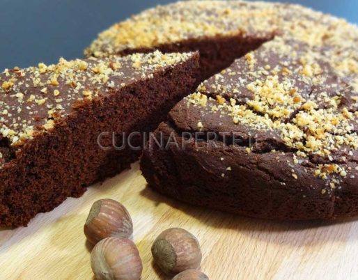 Torta castagne cioccolato e nocciole pronta