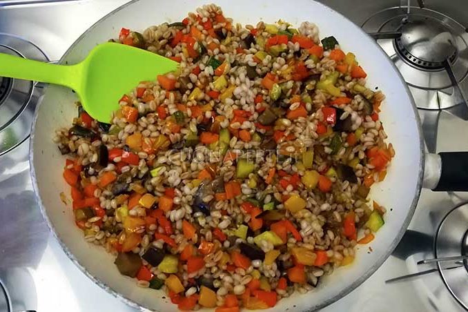 farro e orzo con verdure