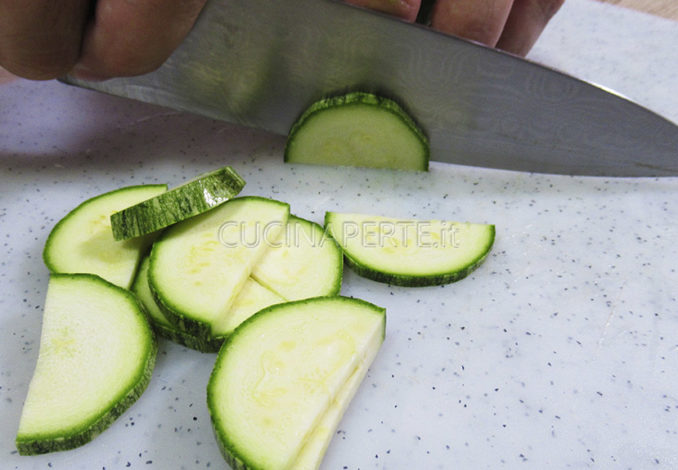 Tagliare le zucchine