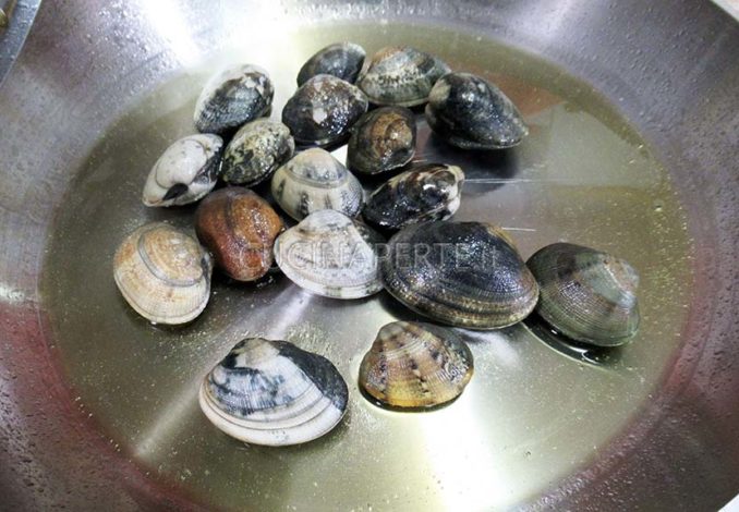 Vongole in pentola