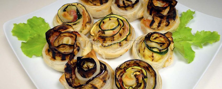 Rose di pasta sfoglia e verdure grigliate