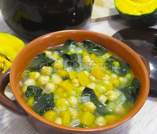 Zuppa di ceci, zucca e cavolo nero