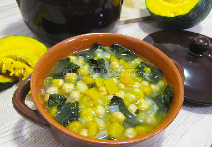 Zuppa di ceci, zucca e cavolo nero