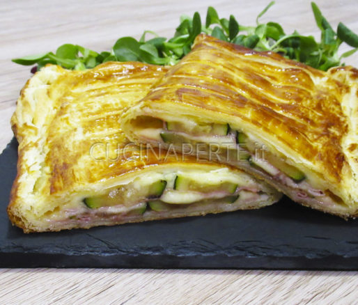 Strudel salato zucchine prosciutto scamorza