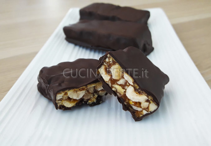 Torrone nocciole e cioccolato