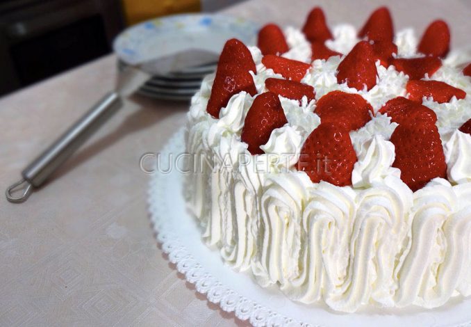 Torta crema formaggio e fragole